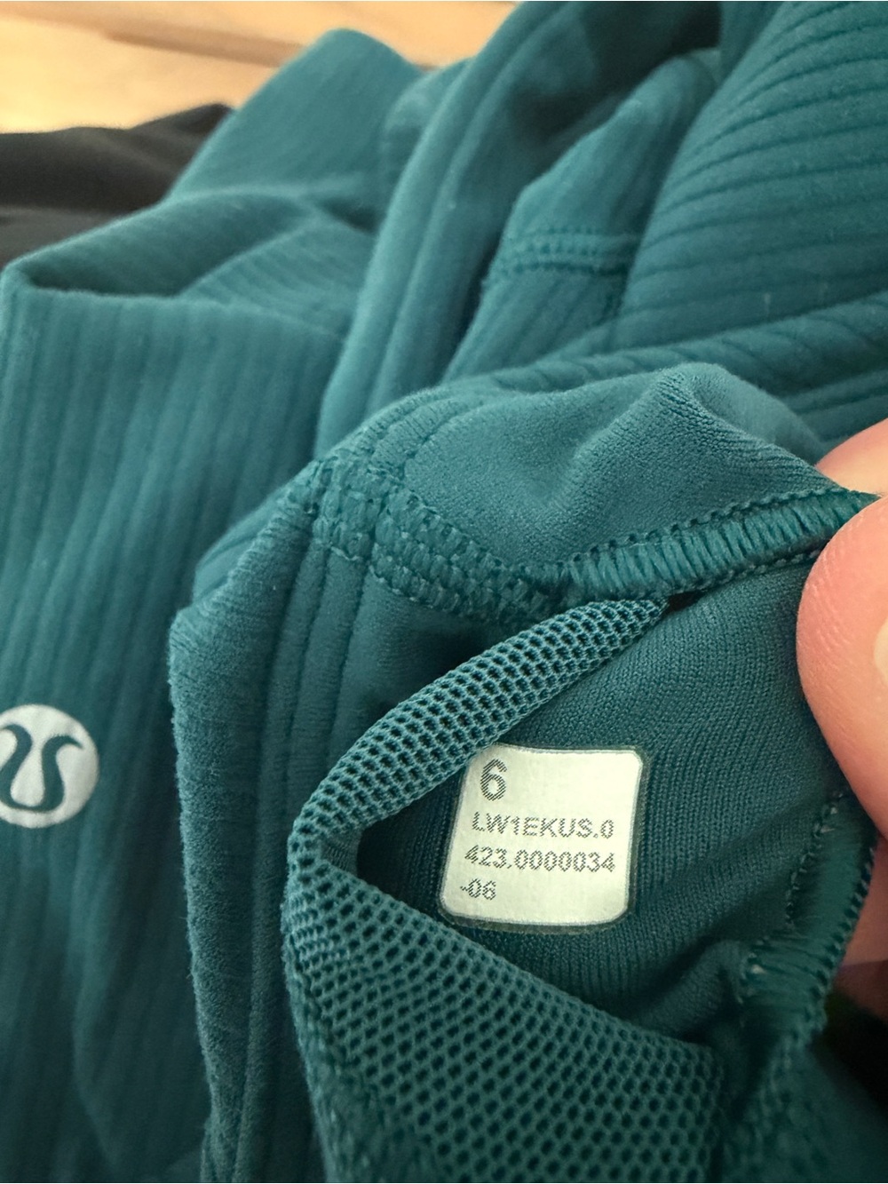 {Lululemon} Align Ribbed Teal Henley Crop Tank - Picture 3 of 3